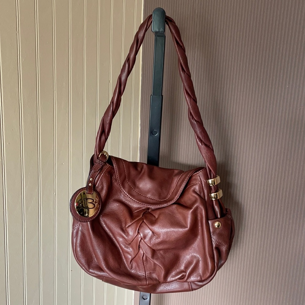 B.makowsky dark brown leather shoulder bag gold hardware and twisted strap‎
